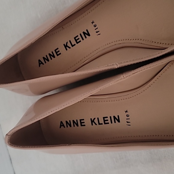 NWOT Anne Klein iflex Collette Tan Patent Leather Casual/Formal Bow Loafer - Picture 4 of 5